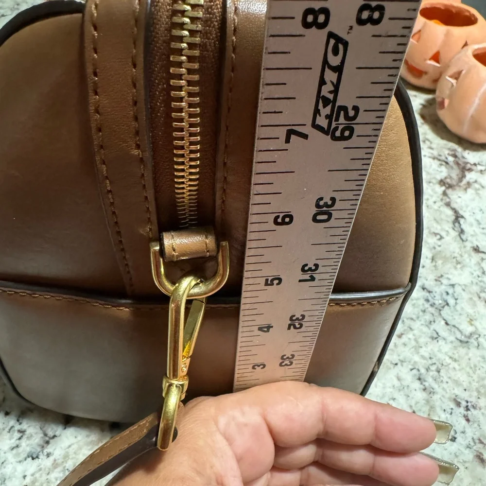 NWOT Michael Kors bag no signs of wear. Stickers are still on bottom.